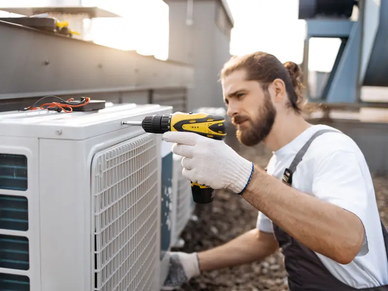 Fixation d'un groupe extérieur de climatisation à Saint-Raphaël